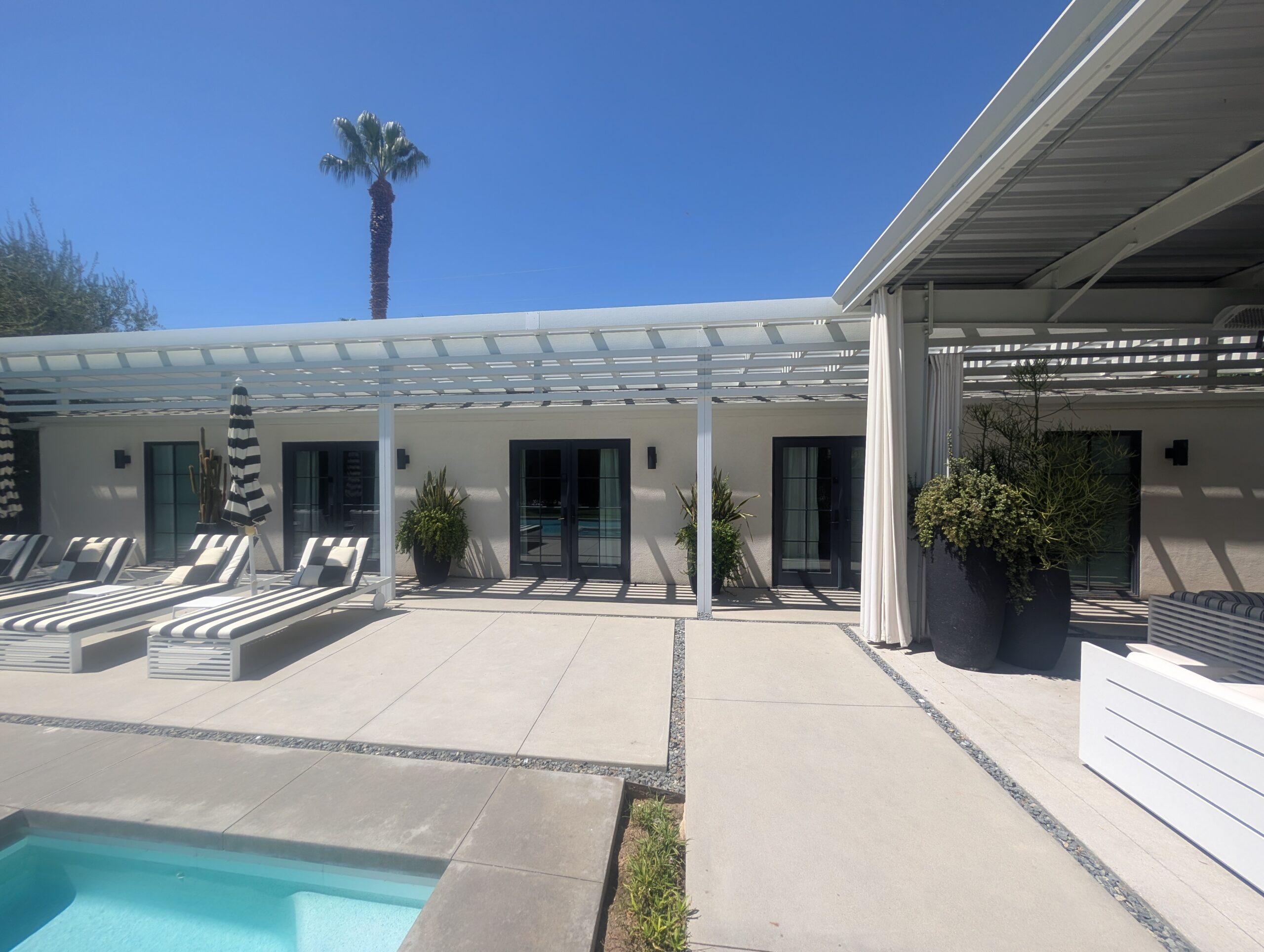 Window Screens in San Diego: Why Yours Look Worse Than the Glass Window Screens in San Diego: Why Yours Look Worse Than the Glass